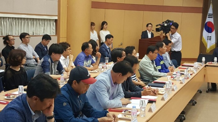 일자리창출 청.산.학.관 협력 다짐대회3.jpg